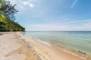 Bay Islands beachfront for sale