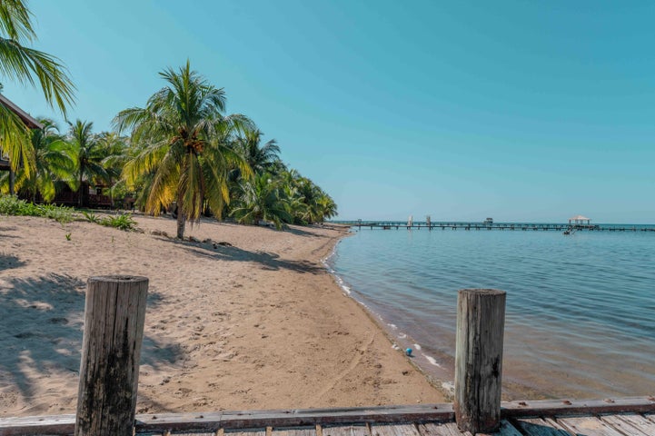 3-Bedroom Duplex for Sale in Sandy Bay Roatan – Roatan Executive Realty